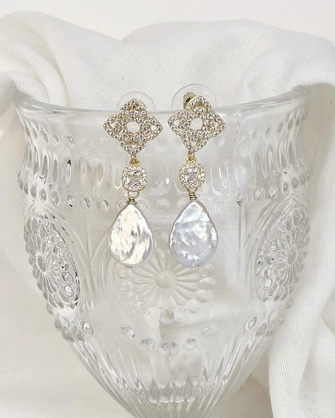 Aros vintage circonitas y perla natural gold