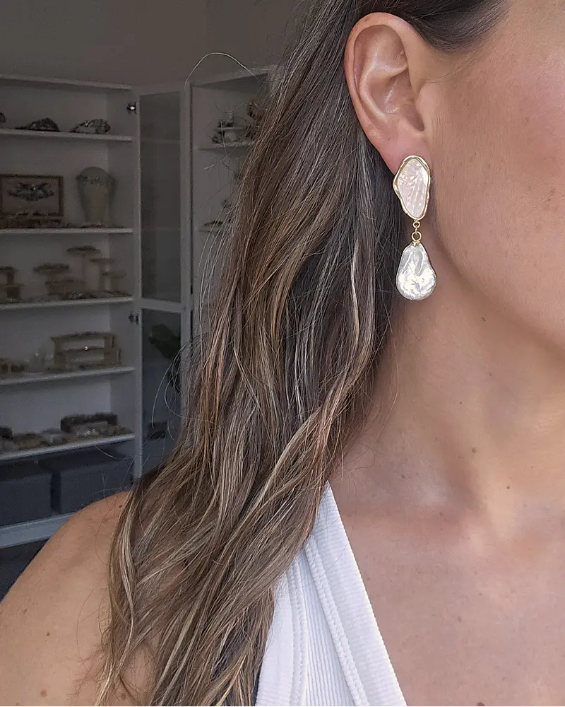 Aros nácar y perla barroca gold