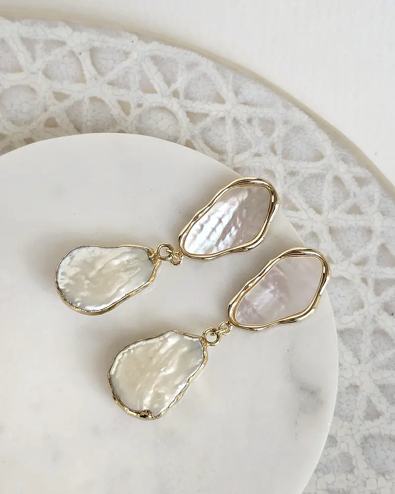 Aros nácar y perla barroca gold