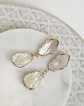 Aros nácar y perla barroca gold