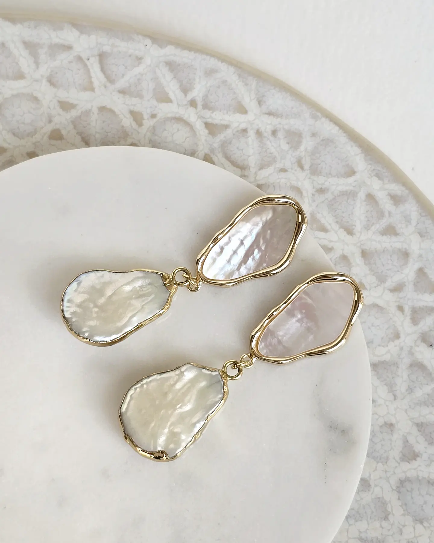 Aros nácar y perla barroca gold 3