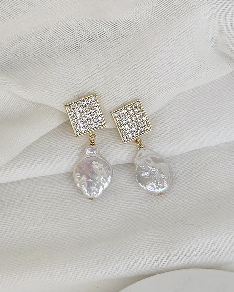 Aros circonitas y perla barroca
