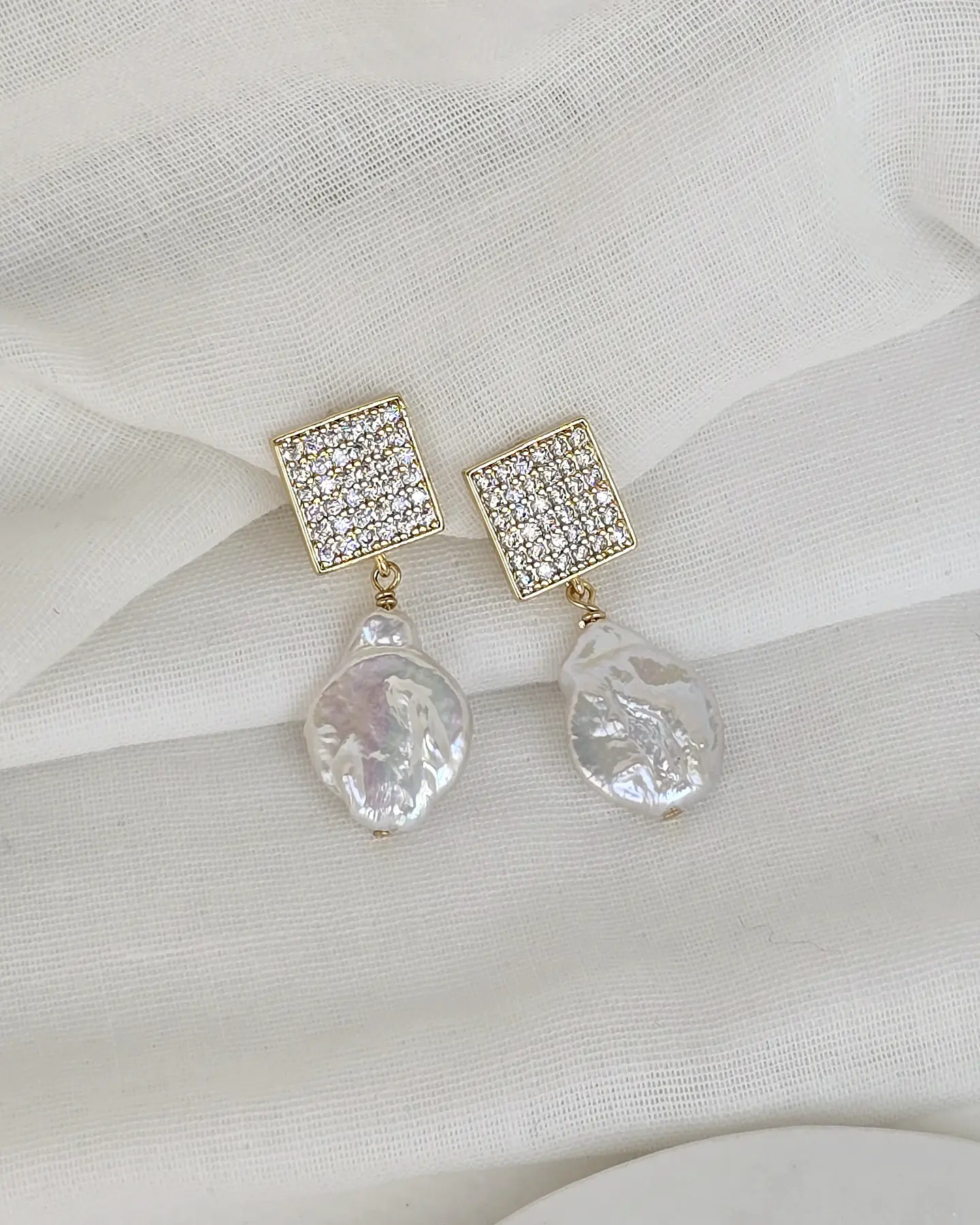 Aros circonitas y perla barroca 1