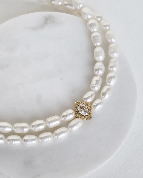 Choker doble de perlas con centro vintage oro