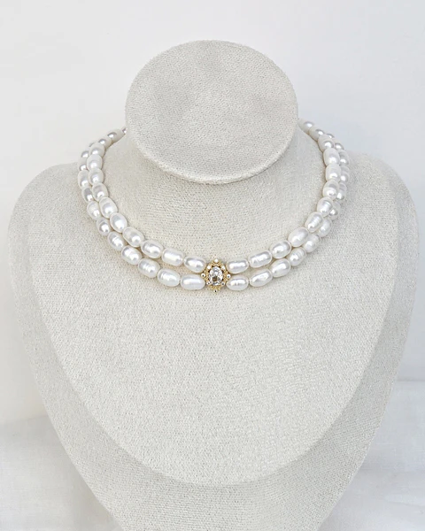 Choker doble de perlas con centro vintage oro