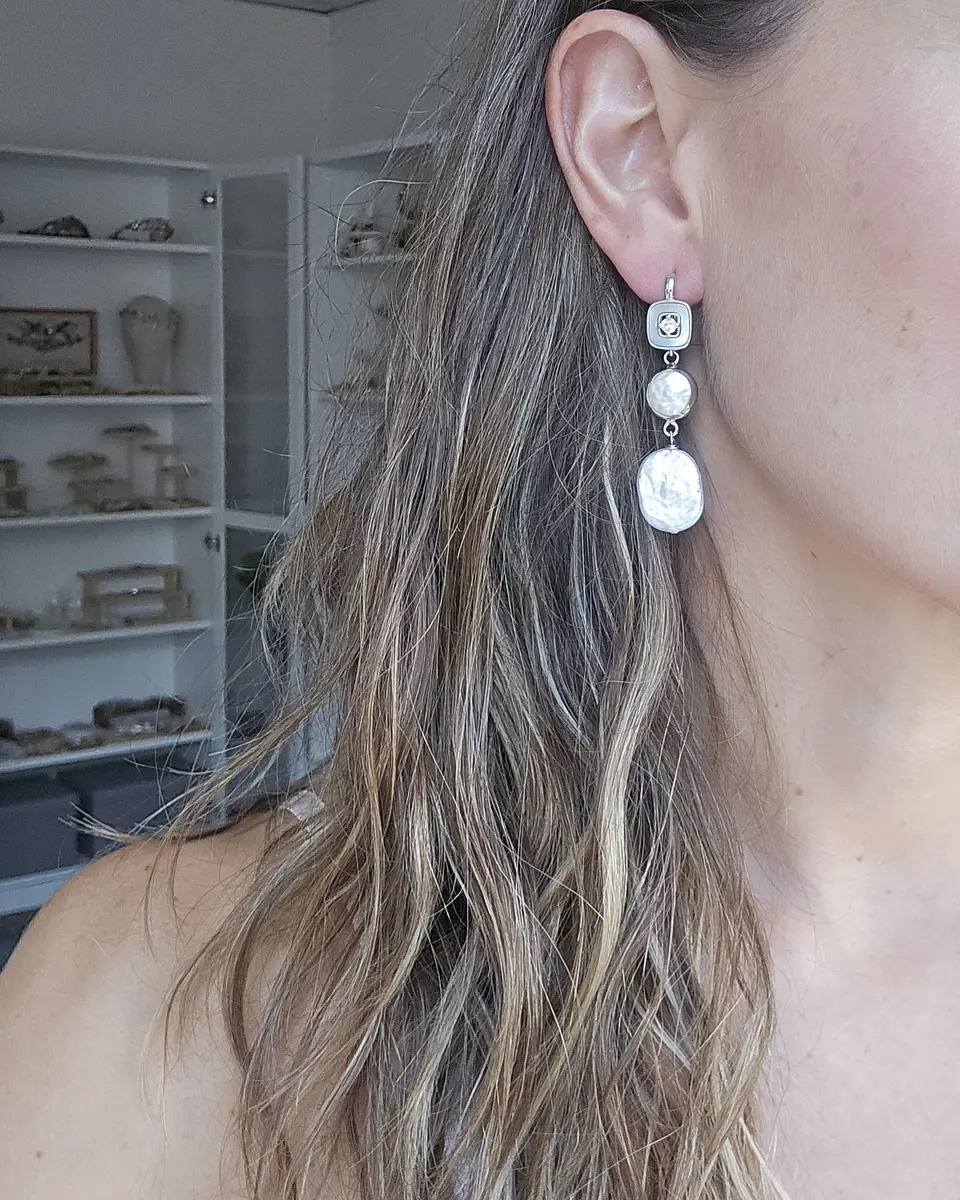 Aros vintage base cuadrada y doble perla  3