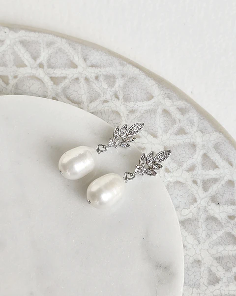 Aros hojita circonitas y perla de río silver