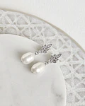 Aros hojita circonitas y perla de río silver