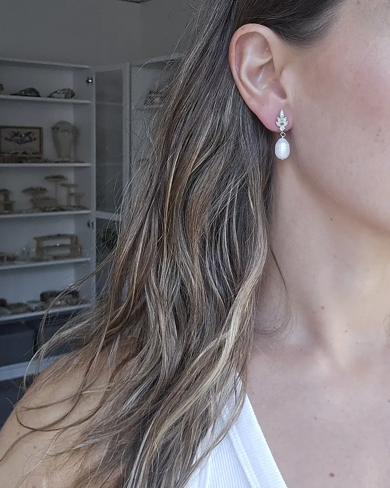 Aros hojita circonitas y perla de río silver