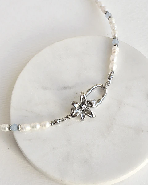 Collar perlas, agua marina y broche flor