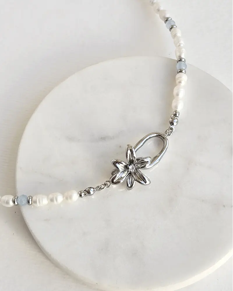 Collar perlas, agua marina y broche flor