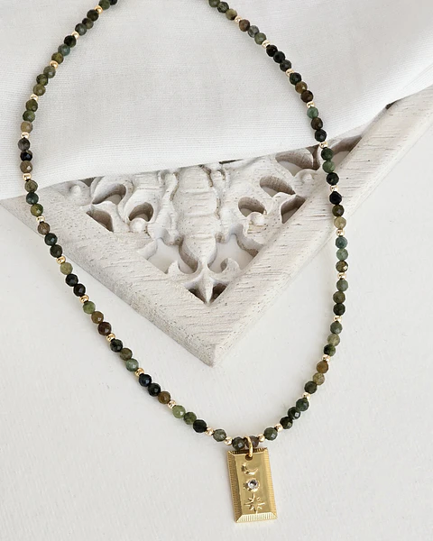 Collar ágatas verdes con placa luna y estrella