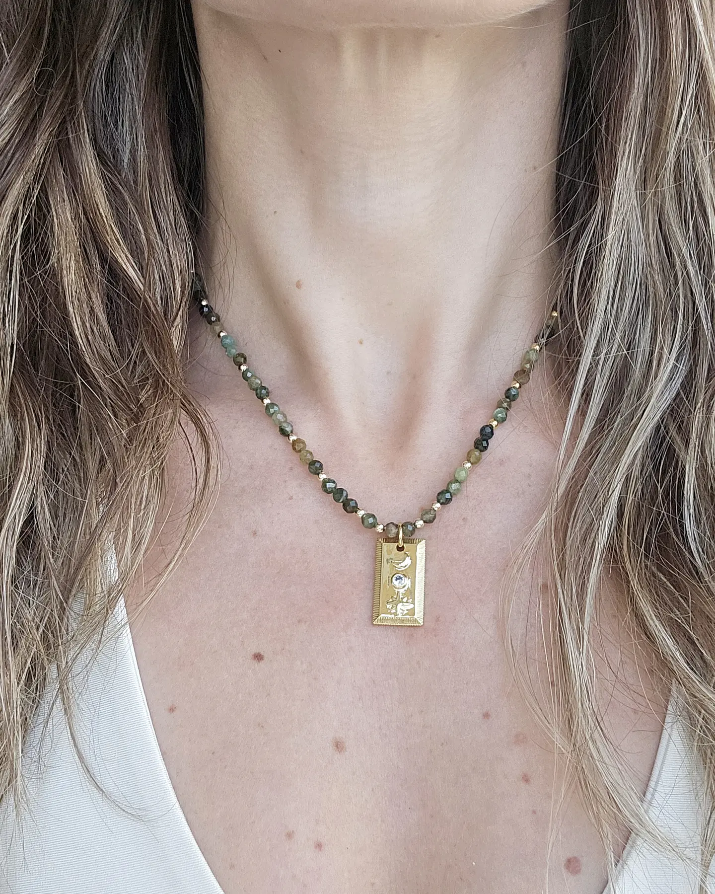 Collar ágatas verdes con placa luna y estrella 3