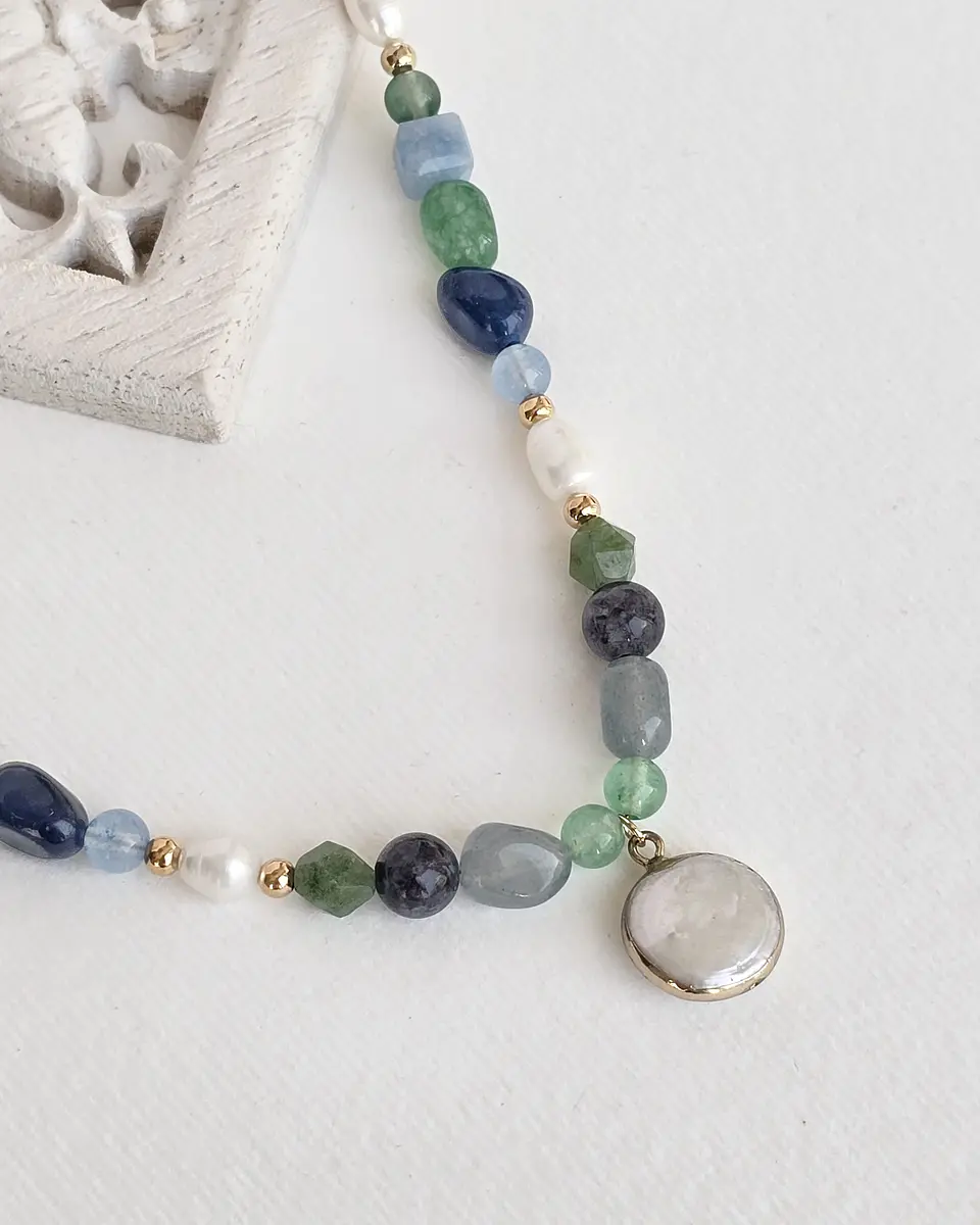 Collar piedras naturales azul y verde con perlas 2