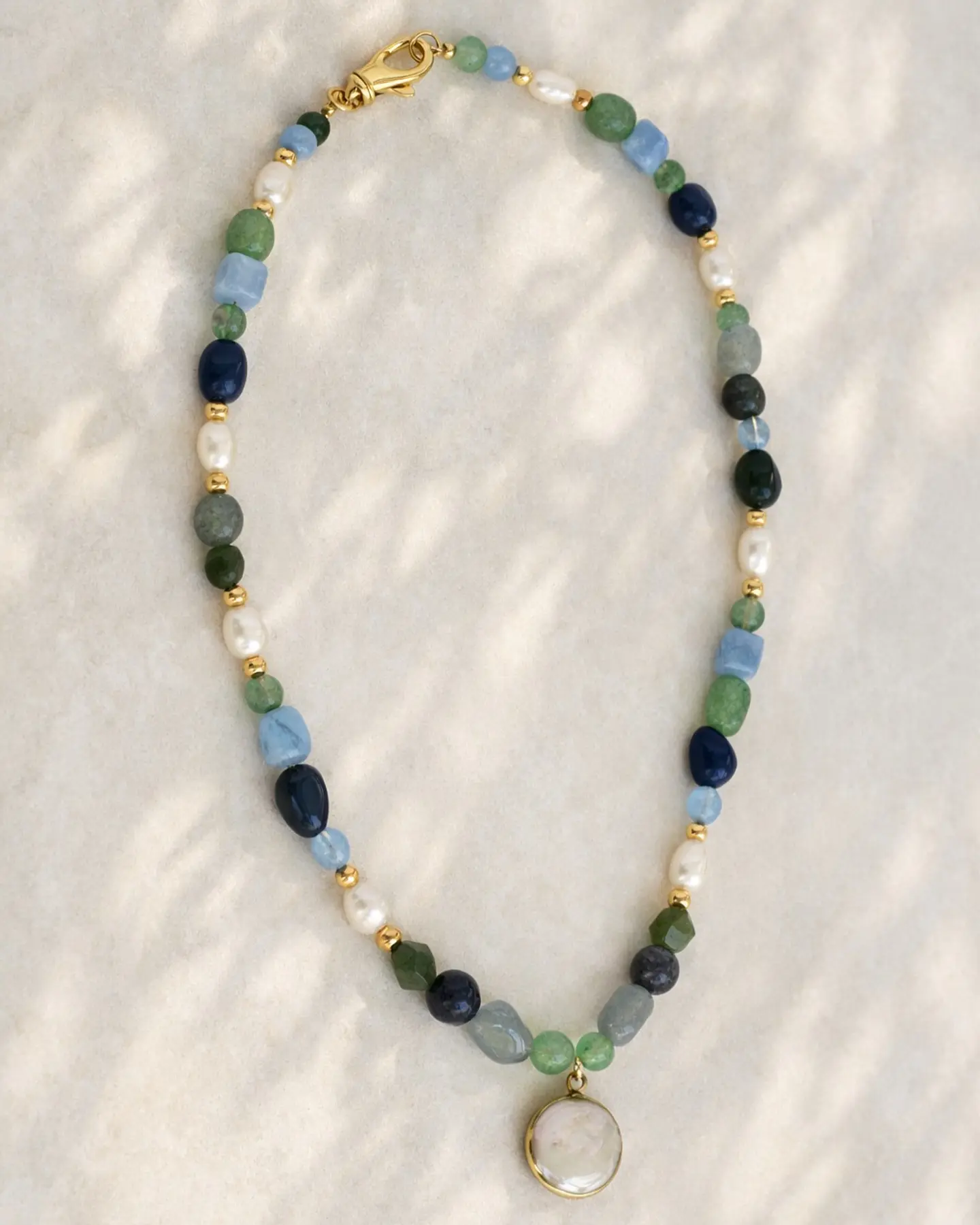 Collar piedras naturales azul y verde con perlas 1