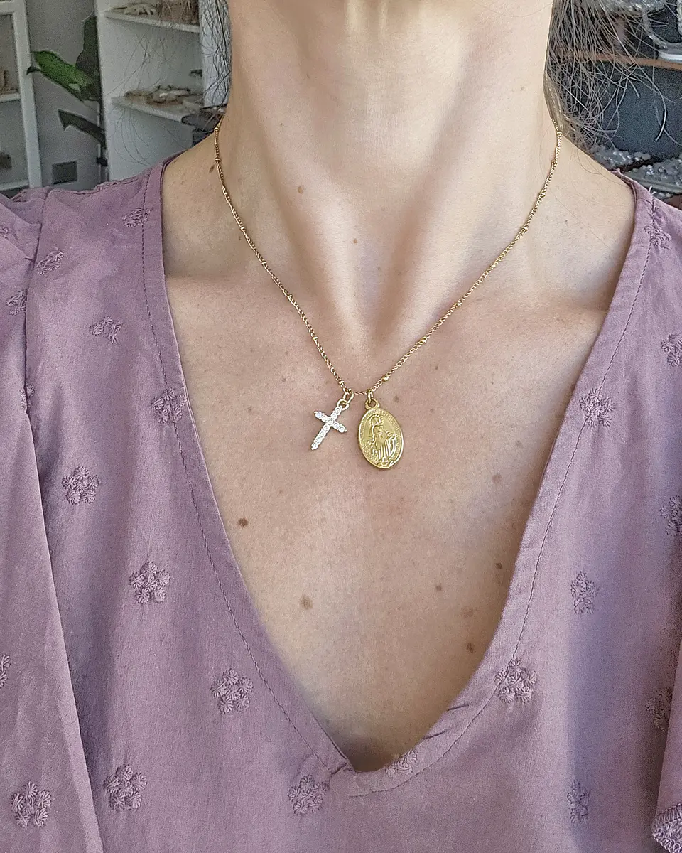Collar virgen de los rayos con cruz circonitas 3