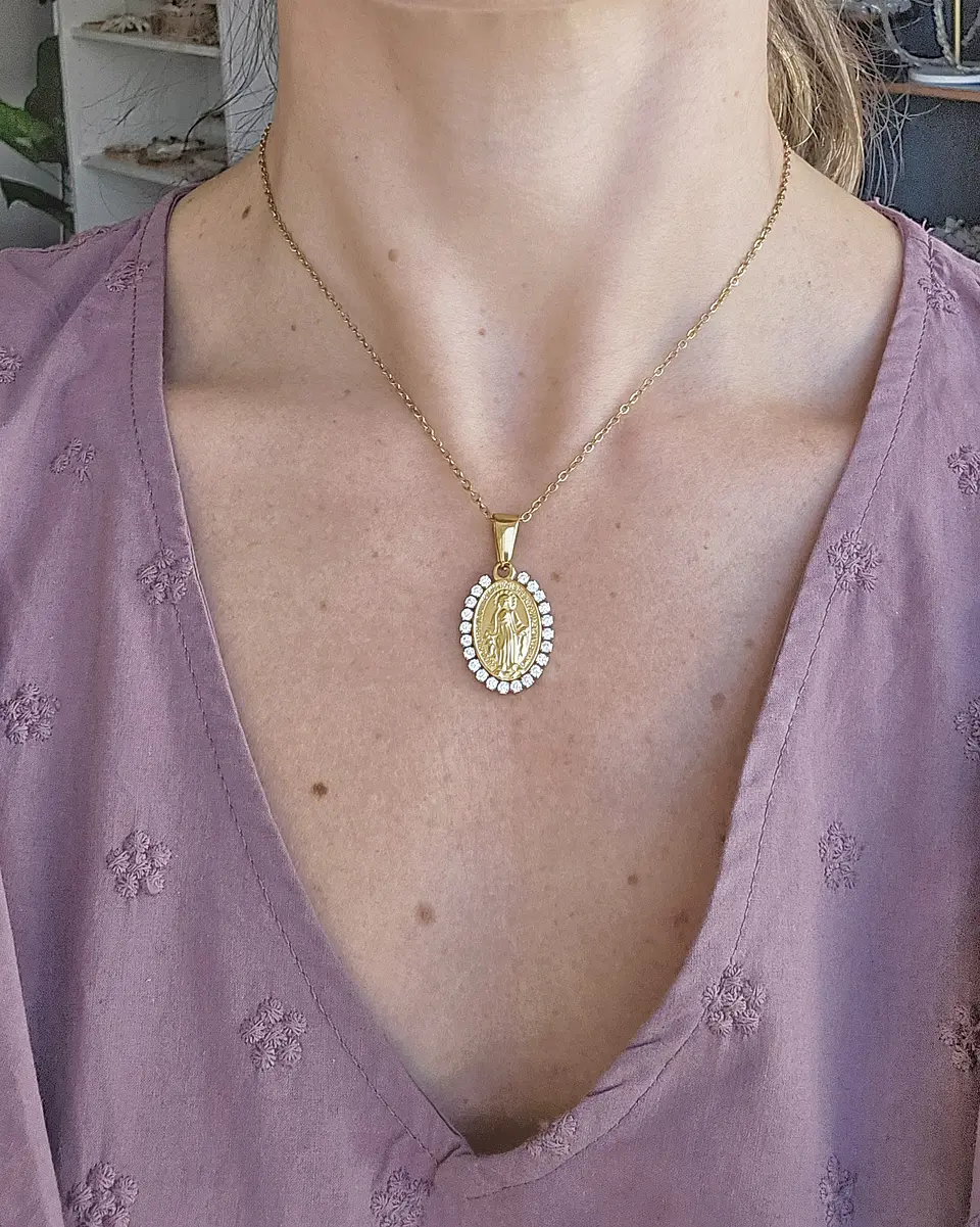 Collar virgen de los rayos perlitas 2