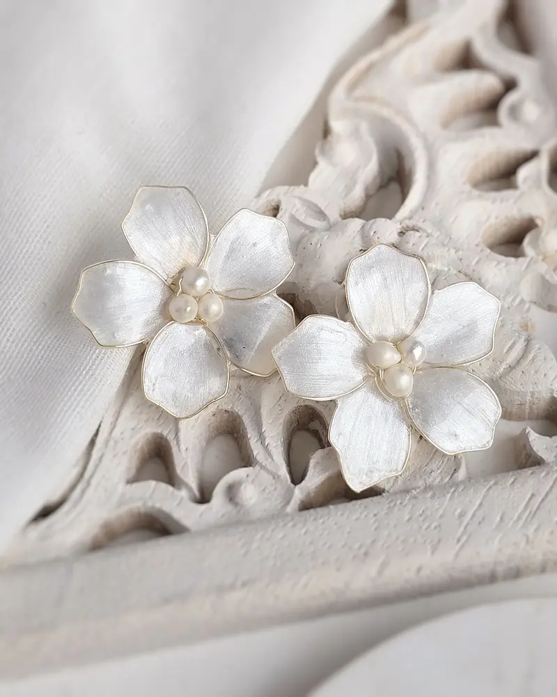 Aros flor anacarada con perlas
