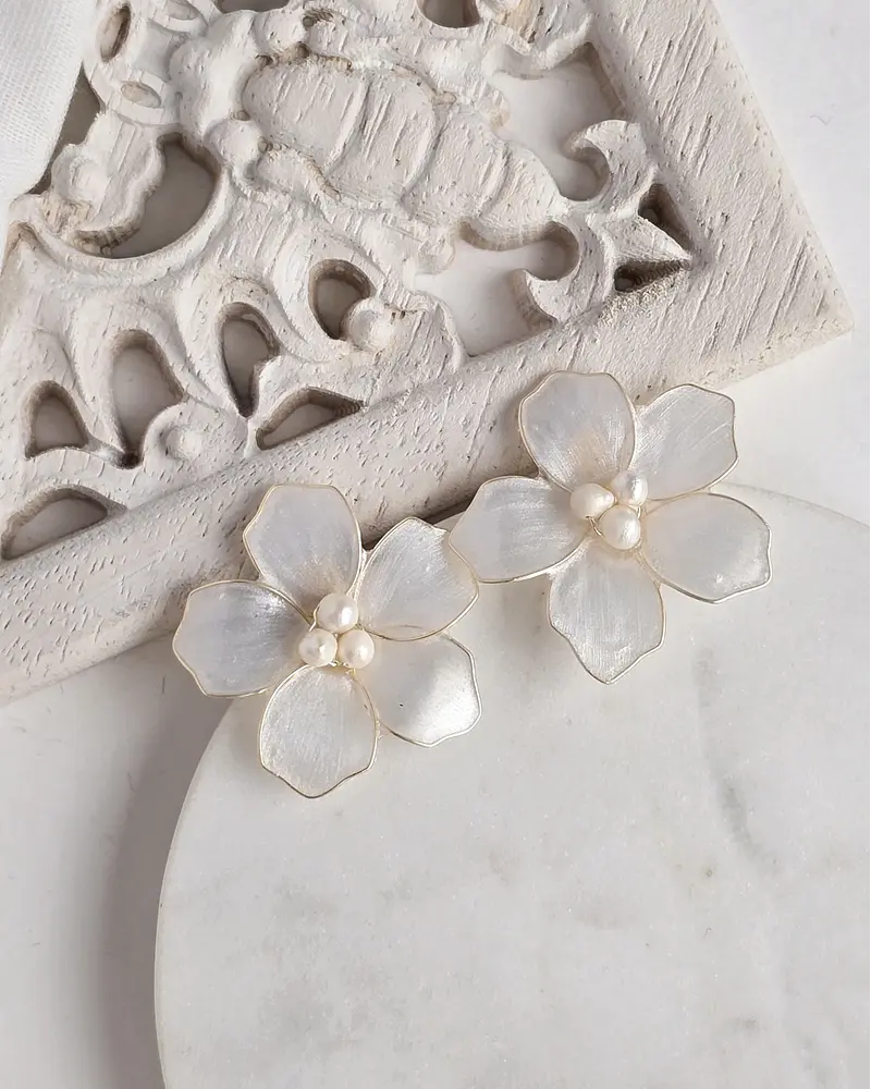 Aros flor anacarada con perlas