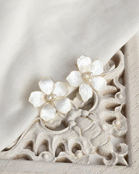 Aros flor anacarada con perlas