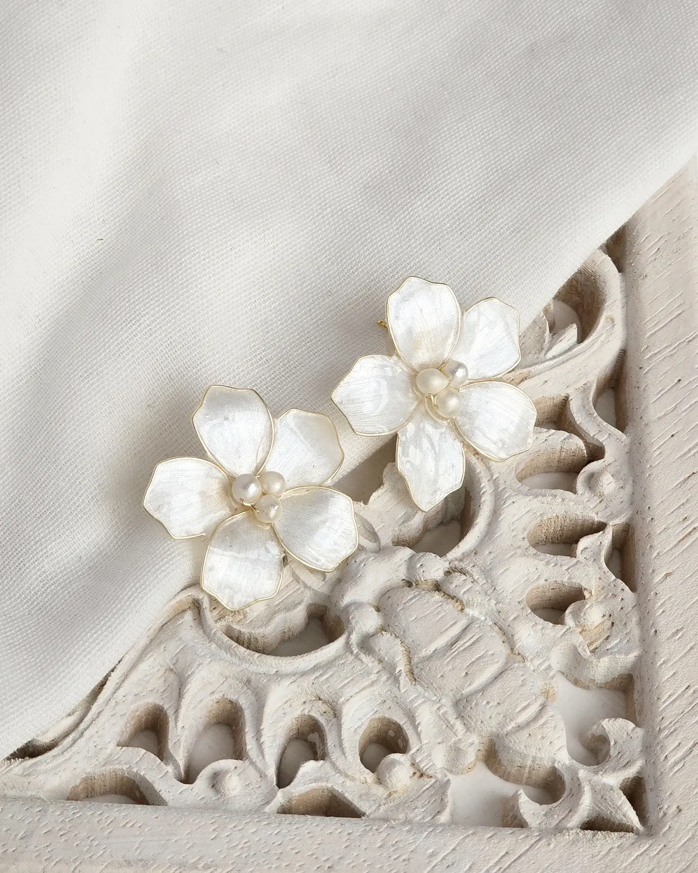 Aros flor anacarada con perlas 1