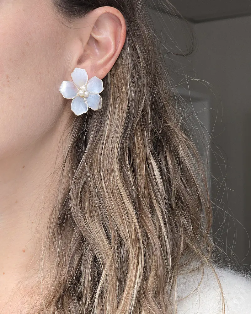 Aros flor anacarada con perlas