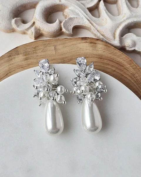 Aros con circonita, perla y racimo
