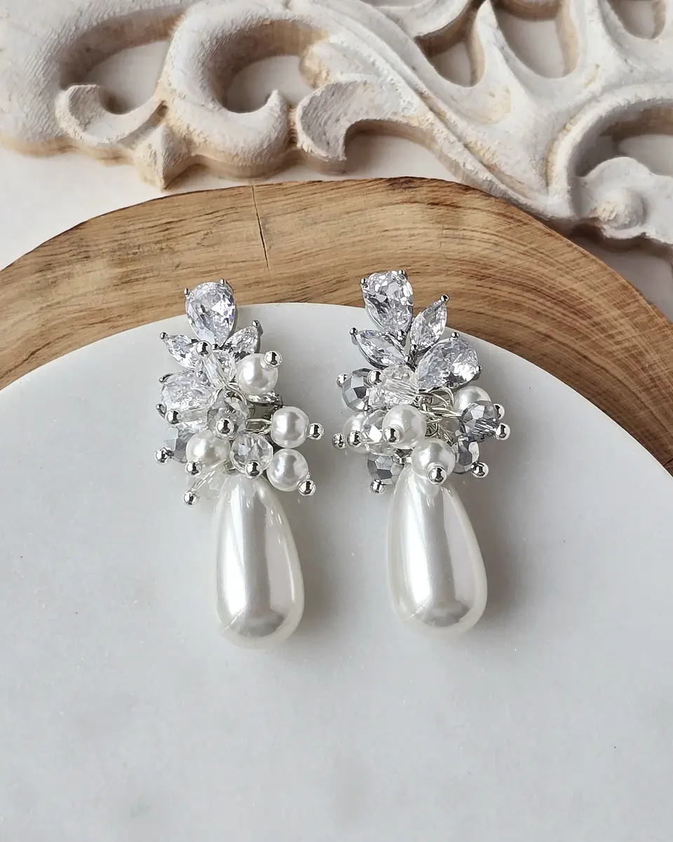 Aros con circonita, perla y racimo 1