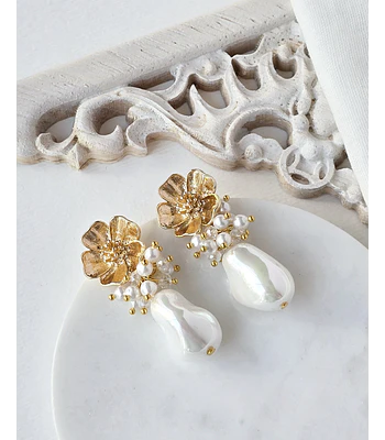 Aros flor con perla barroca y racimo