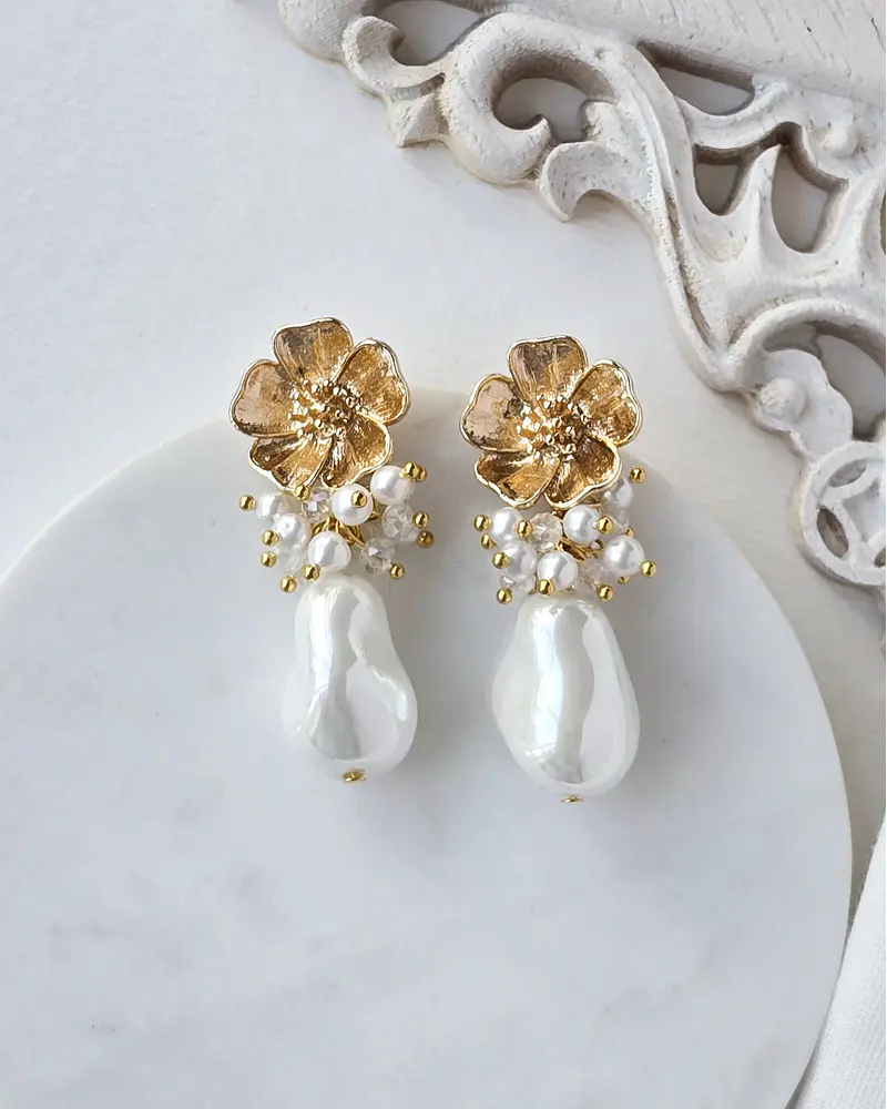 Aros flor con perla barroca y racimo