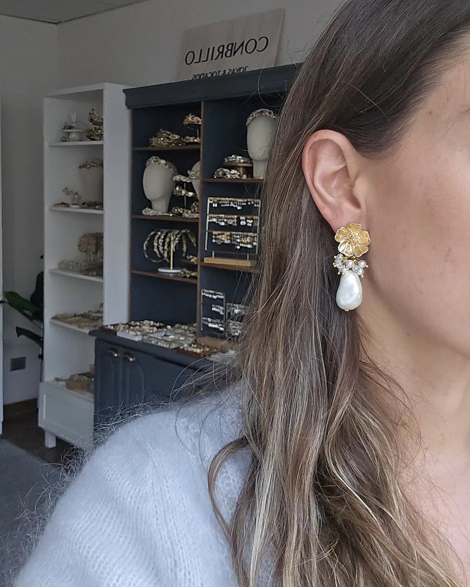 Aros flor con perla barroca y racimo 3