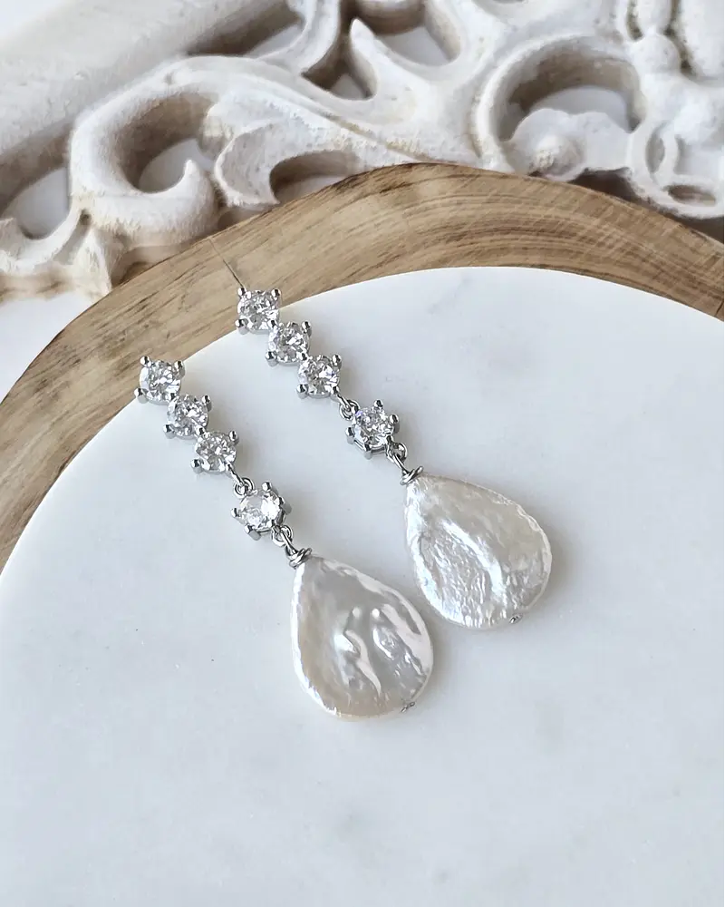 Aros circonitas y perla barroca