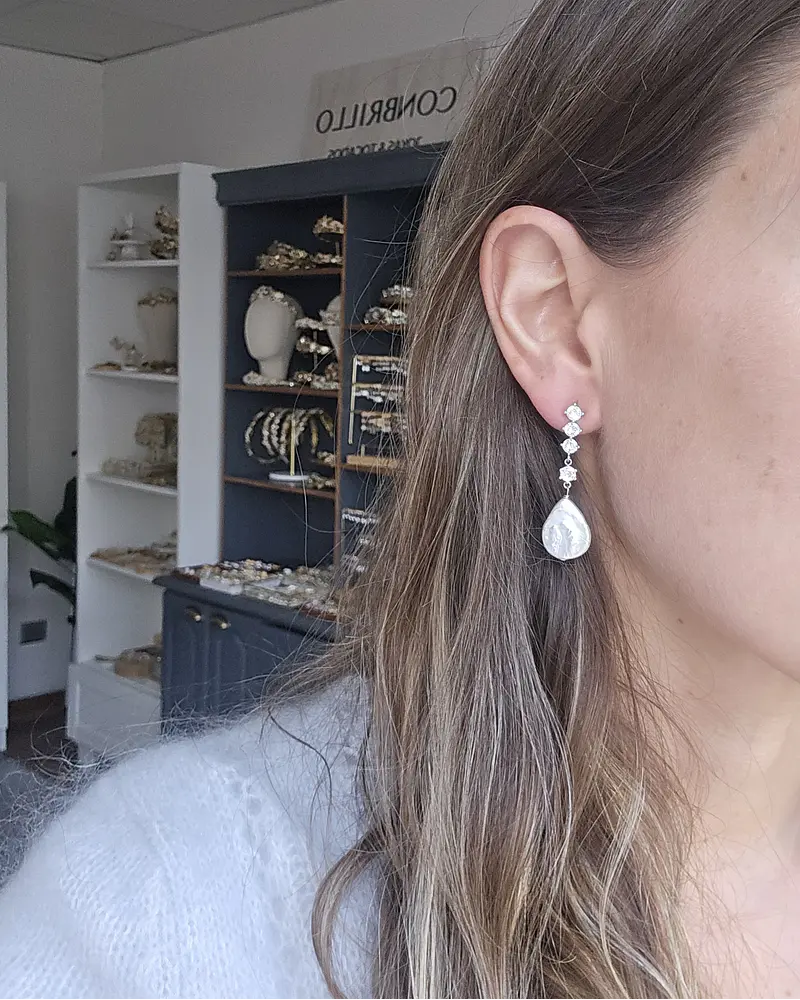 Aros circonitas y perla barroca