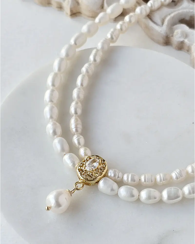 Choker perlas con centro vintage y perla