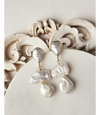 Aros perlas irregulares dorados