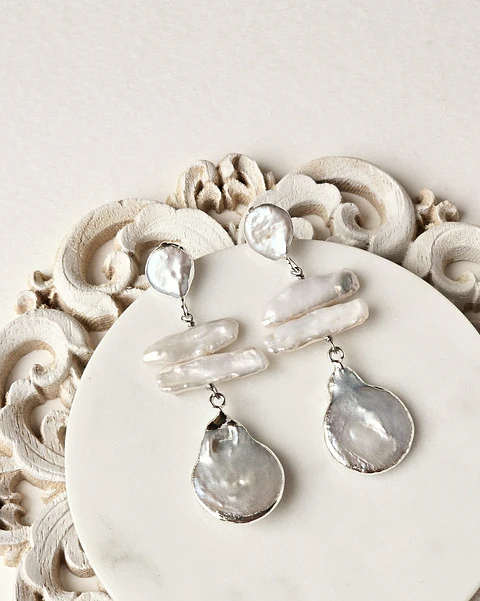 Aros irregulares de perlas grandes silver