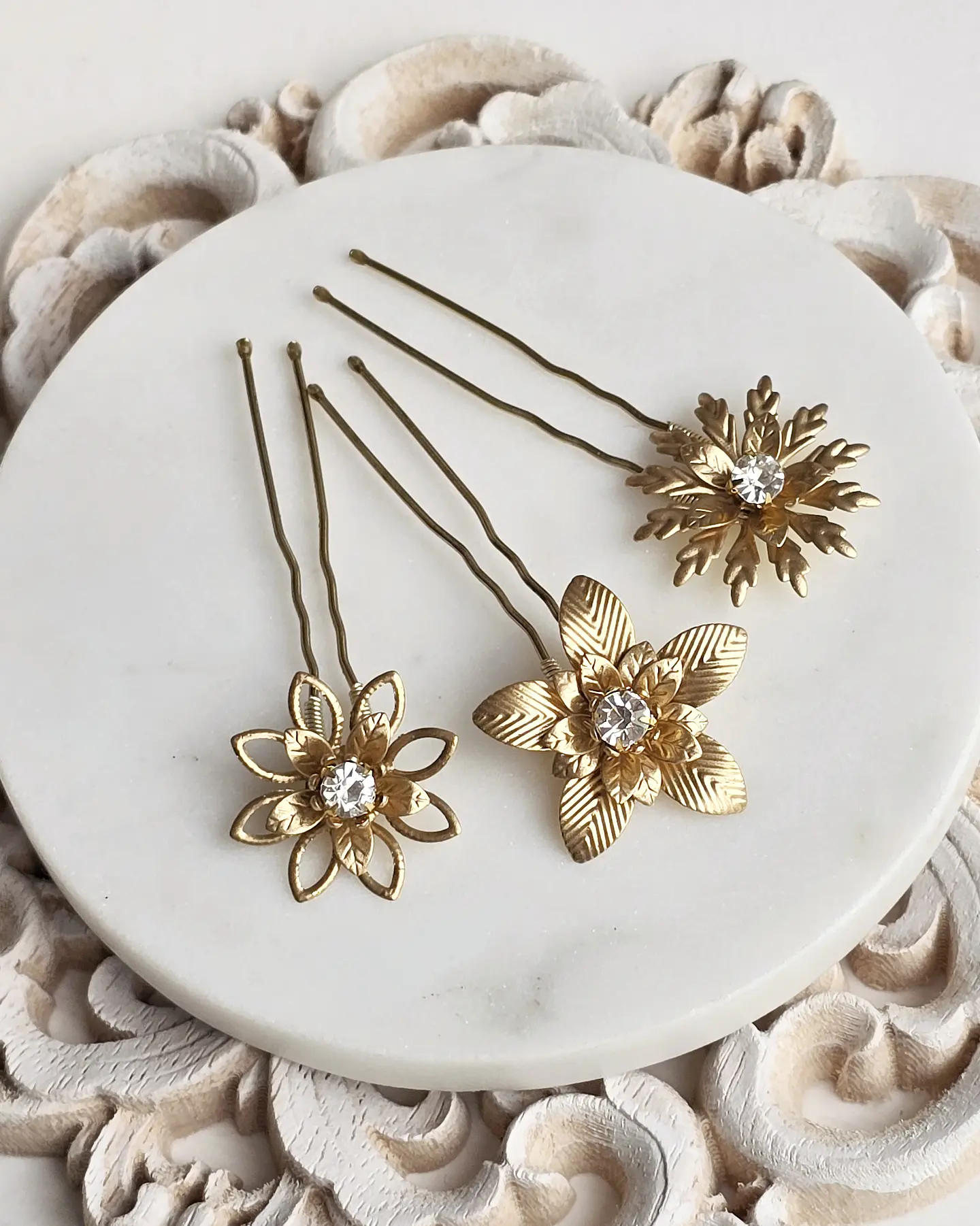 Set Pins flores M doradas  2