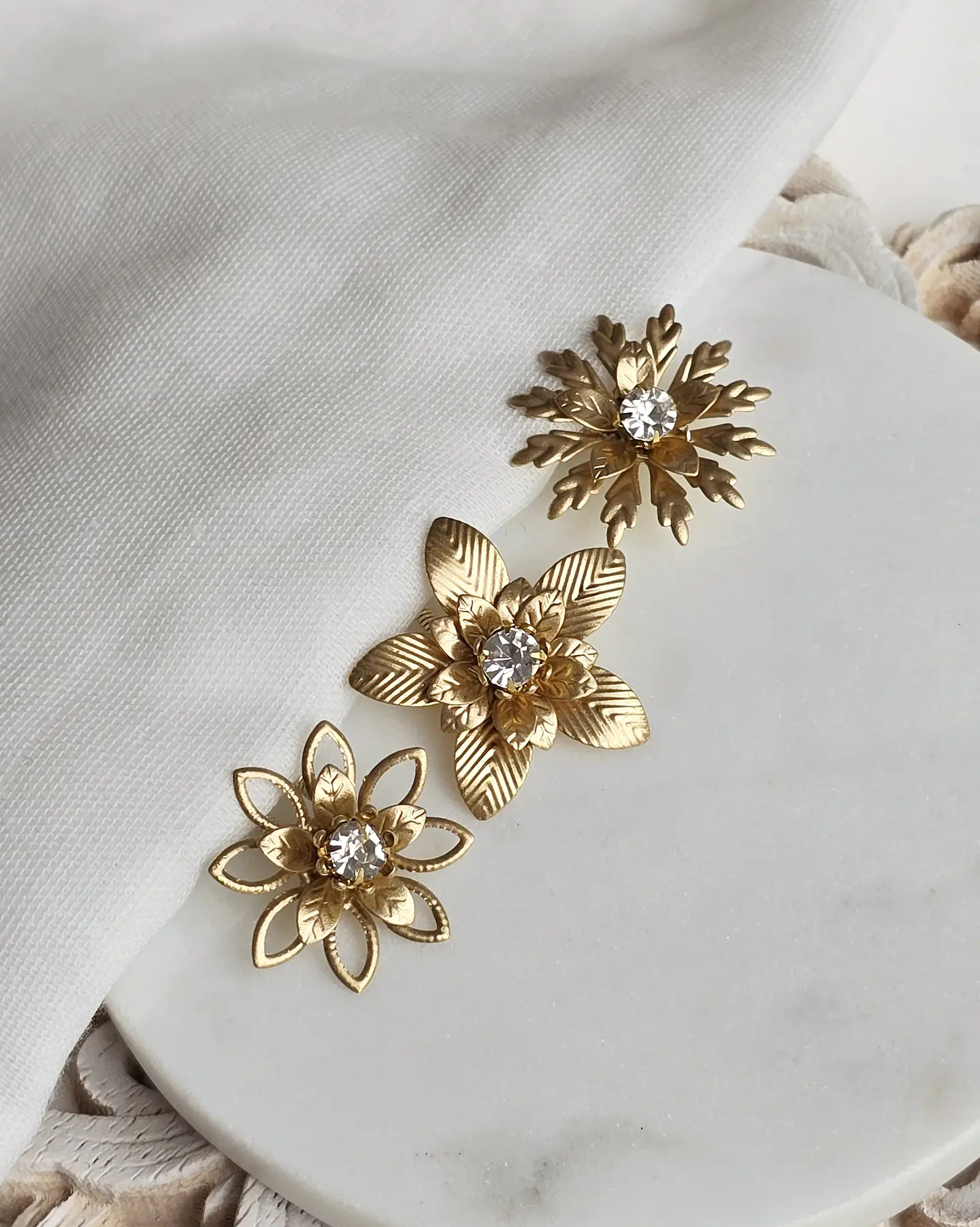 Set Pins flores M doradas  1