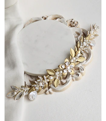 Tocado perlas hojas dorados y blancos