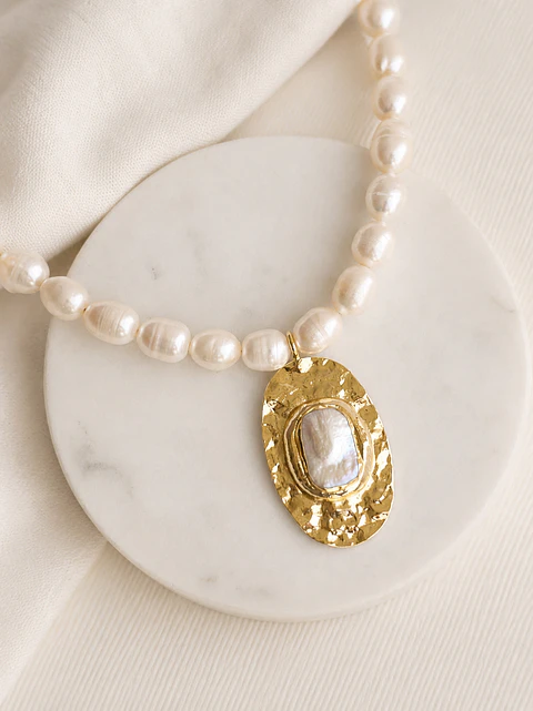 Collar perlas con colgante perla barroca