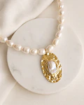 Collar perlas con colgante perla barroca