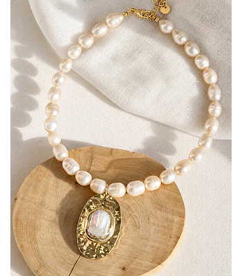 Collar perlas con colgante perla barroca