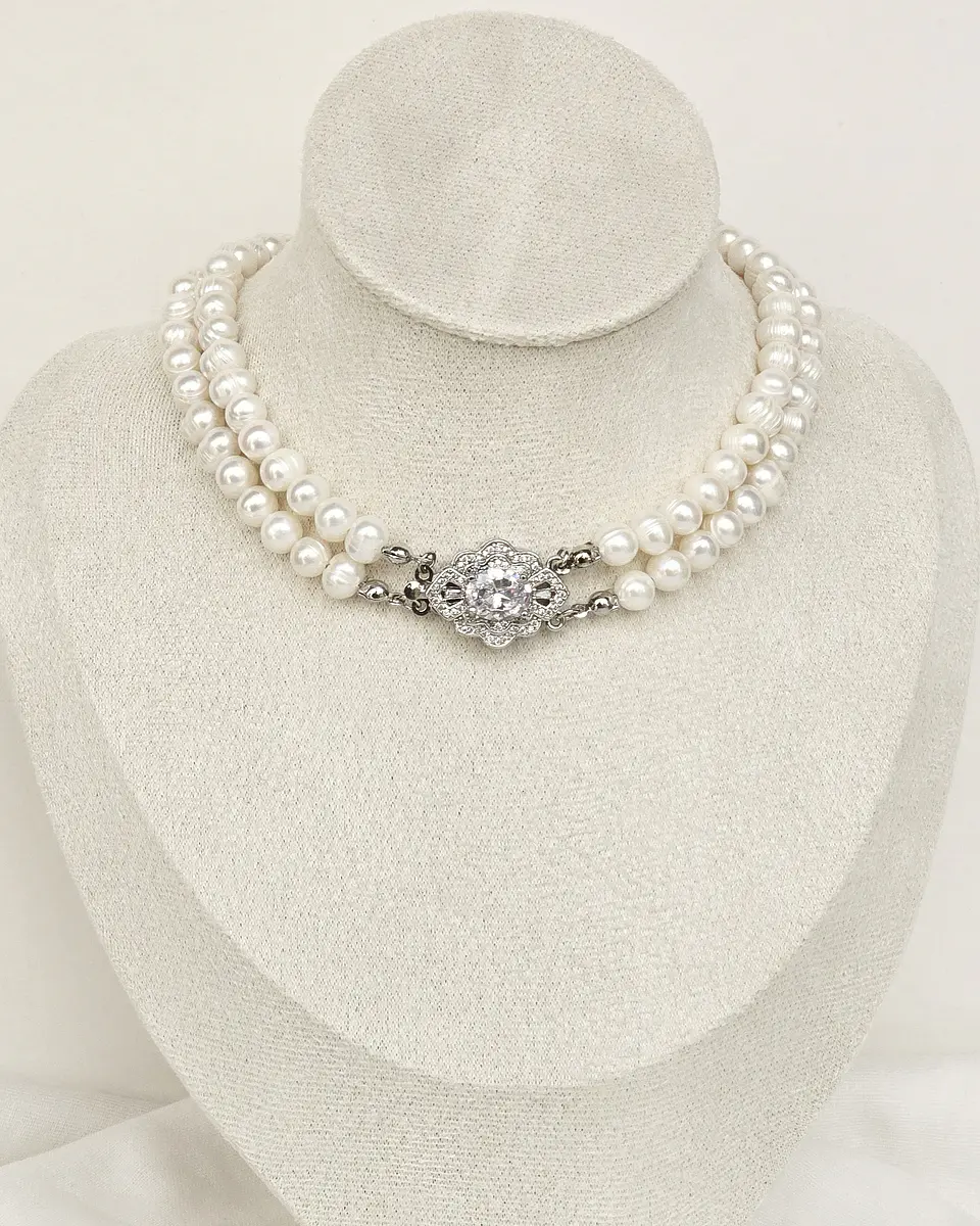 Choker perlas con centro vintage y circón grande 3