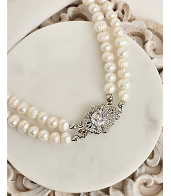 Choker perlas con centro vintage y circón grande