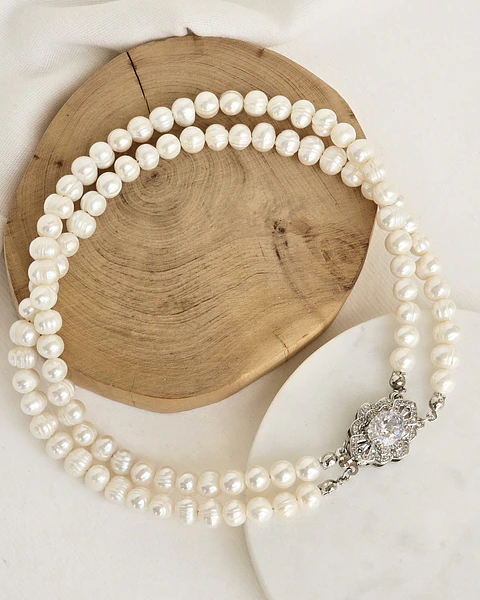 Choker perlas con centro vintage y circón grande