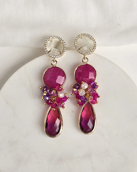 Aros blanco y fucsia con racimo
