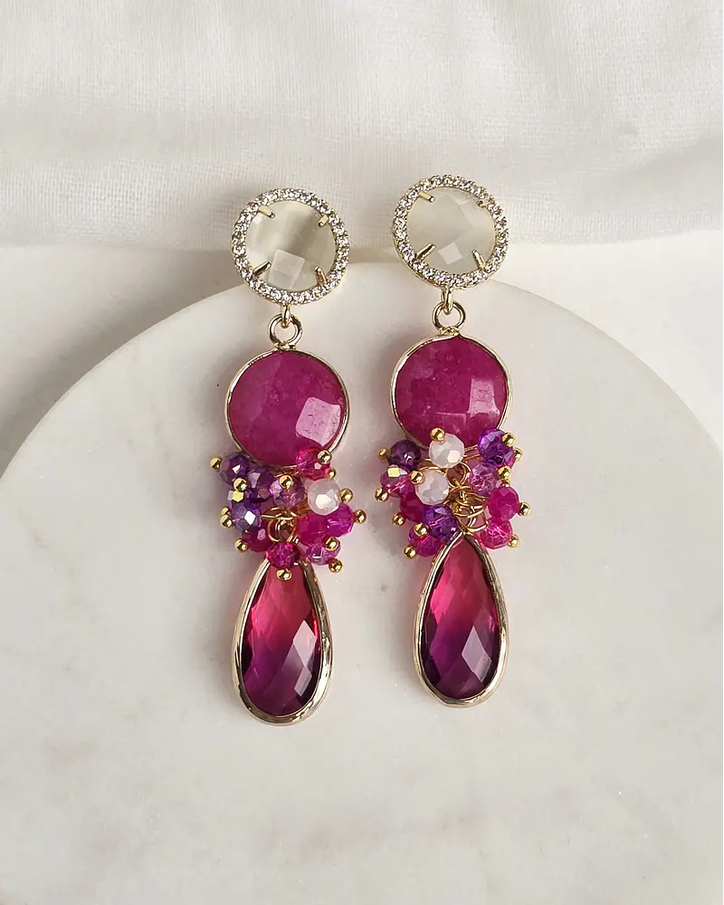 Aros blanco y fucsia con racimo