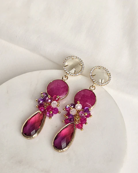Aros blanco y fucsia con racimo