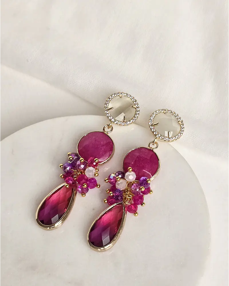 Aros blanco y fucsia con racimo