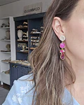 Aros blanco y fucsia con racimo